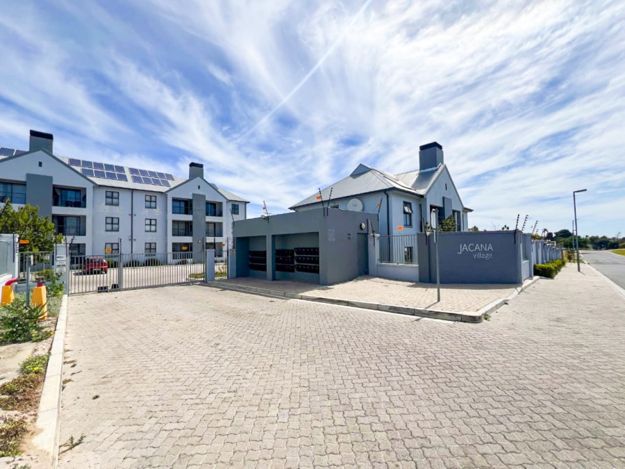 2 Bedroom Property for Sale in Loucharmante Western Cape